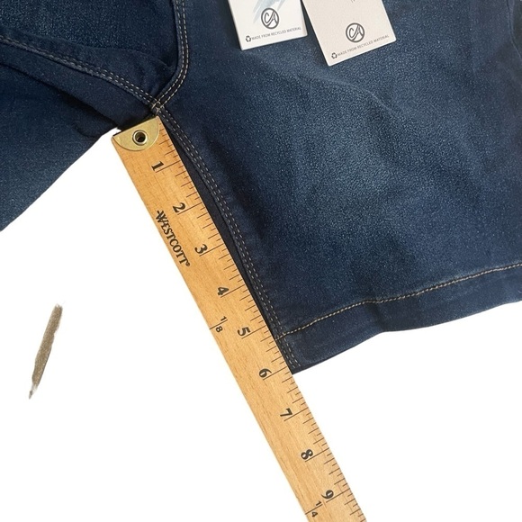 Curve Appeal Bermuda Shorts With Tummy Tucking Technology, Size 6/28 - Picture 6 of 8